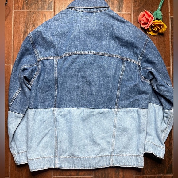 Levi’s Baggy Trucker Two-Tone Denim Jacket - Picture 5 of 8